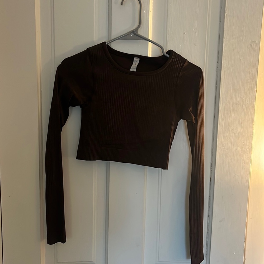 Lululemon ebb to steet crop